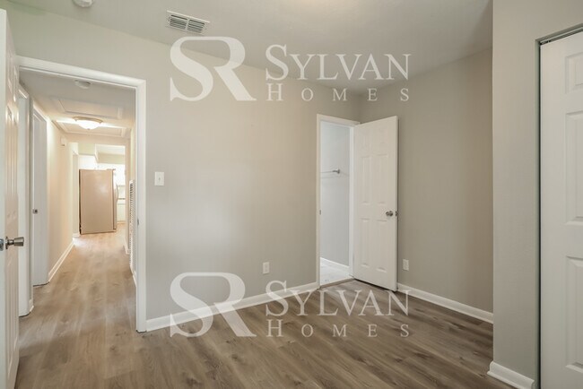Building Photo - Feel welcome in this well-maintained 4BR 2...