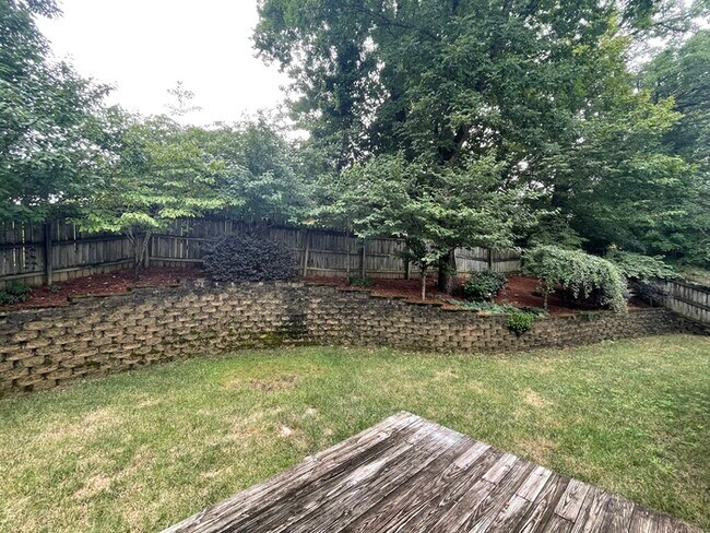 Building Photo - Hickory Hills home with fenced yard and deck!