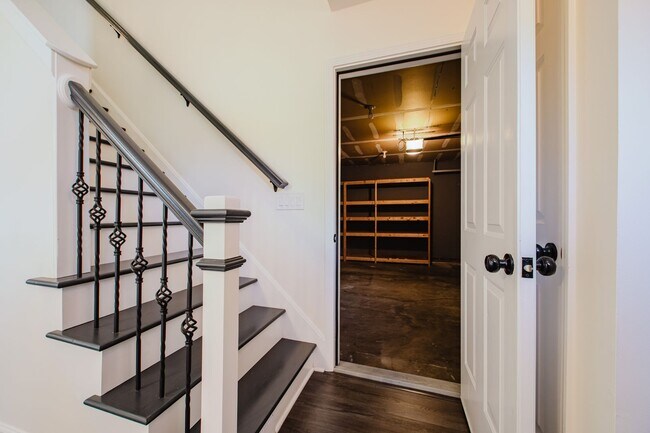 Building Photo - Move-in-ready 3 bed / 3 Full Bath In Louisville's Four Seasons — Fully Updated, No Carpet, Fiber ...