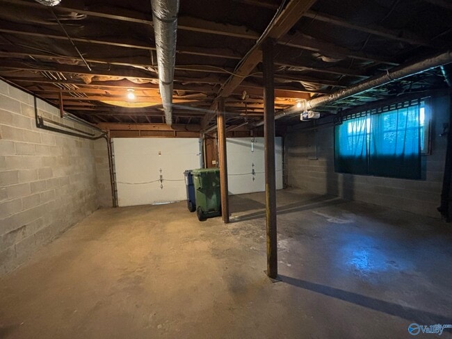 Building Photo - 1925 Lynnbrook Dr SW