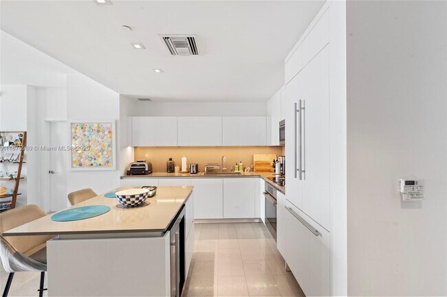 Building Photo - 88 SW 7th St