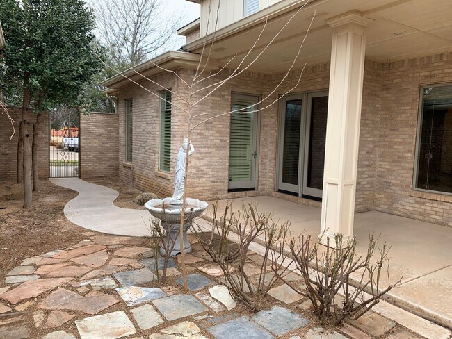 Building Photo - Luxury Garden Home In Tanglewood Terrace!!