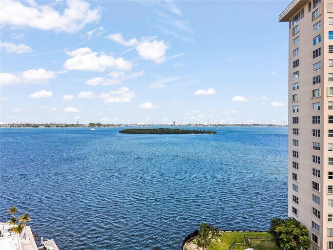 Building Photo - 11111 Biscayne Blvd