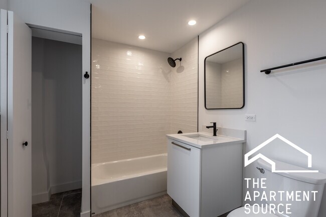 Building Photo - 941 W Carmen Ave