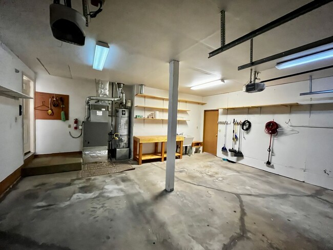 Building Photo - 4 Bedroom, 3 Car Garage Home in CK School ...