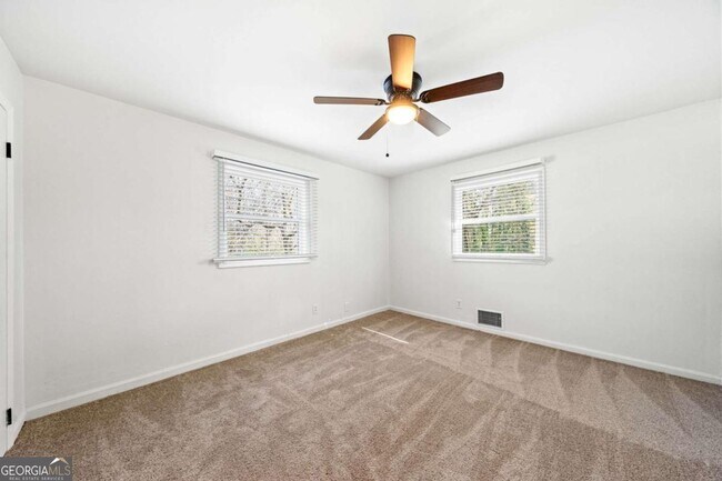 Building Photo - 801 N Evelyn Pl NW