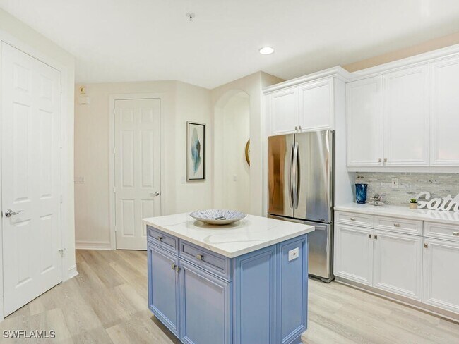 Building Photo - 2847 Tiburon Blvd E