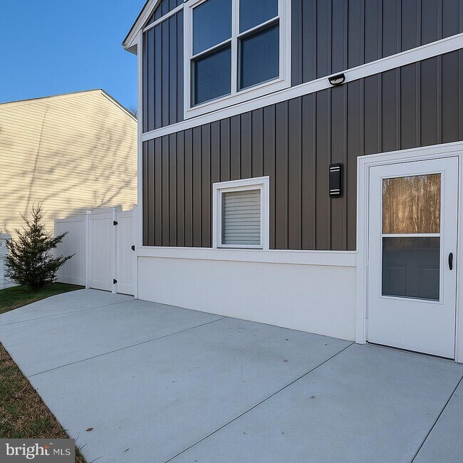 Building Photo - 7822 Grassy Garth