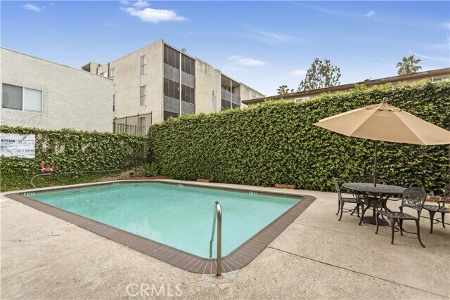 Building Photo - 221 S Oak Knoll Ave