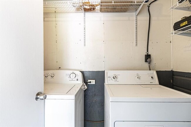 Building Photo - 1517 Gaylor Cir SE