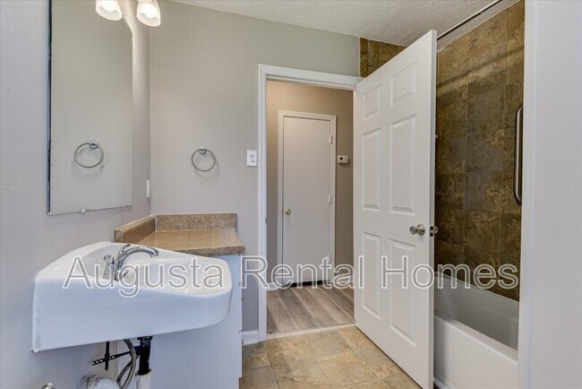 Building Photo - 623 Aiken St