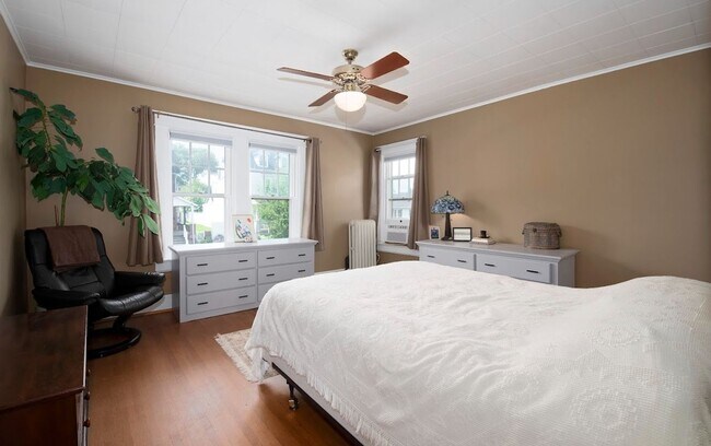 Building Photo - Spacious 3 Bedroom Duplex