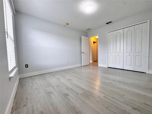 Building Photo - 661 Hacienda Cir