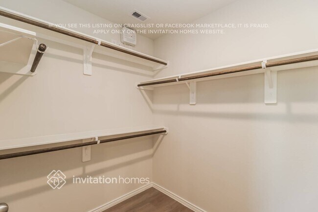 Building Photo - 5711 Daphne Dr