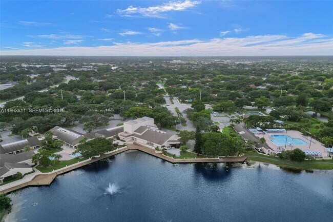 Building Photo - 2553 NW 42nd Ave