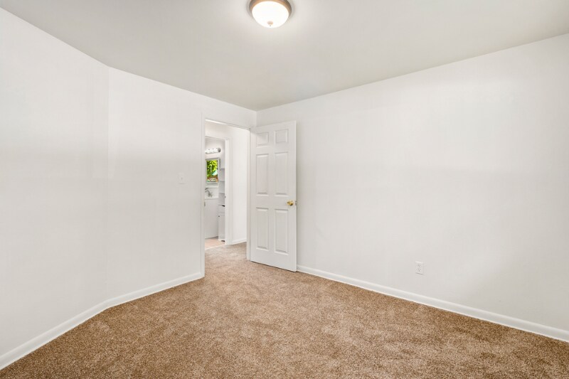Building Photo - 1044 Briarwood Rd