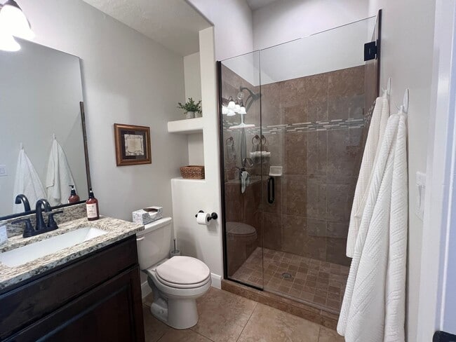 Building Photo - 8 Month Term Furnished Townhome In Hurricane