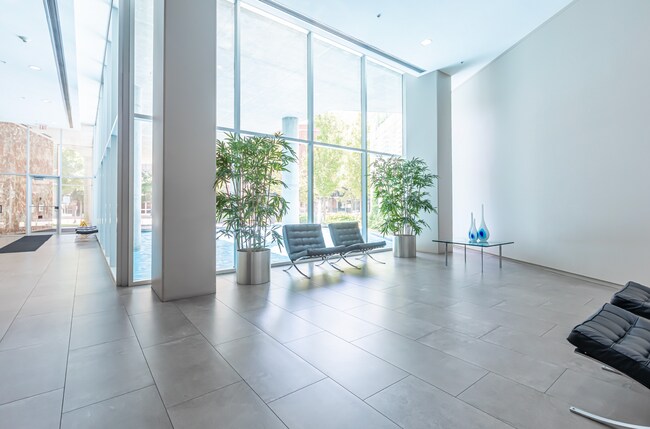 Building Photo - 1720 Maple Ave