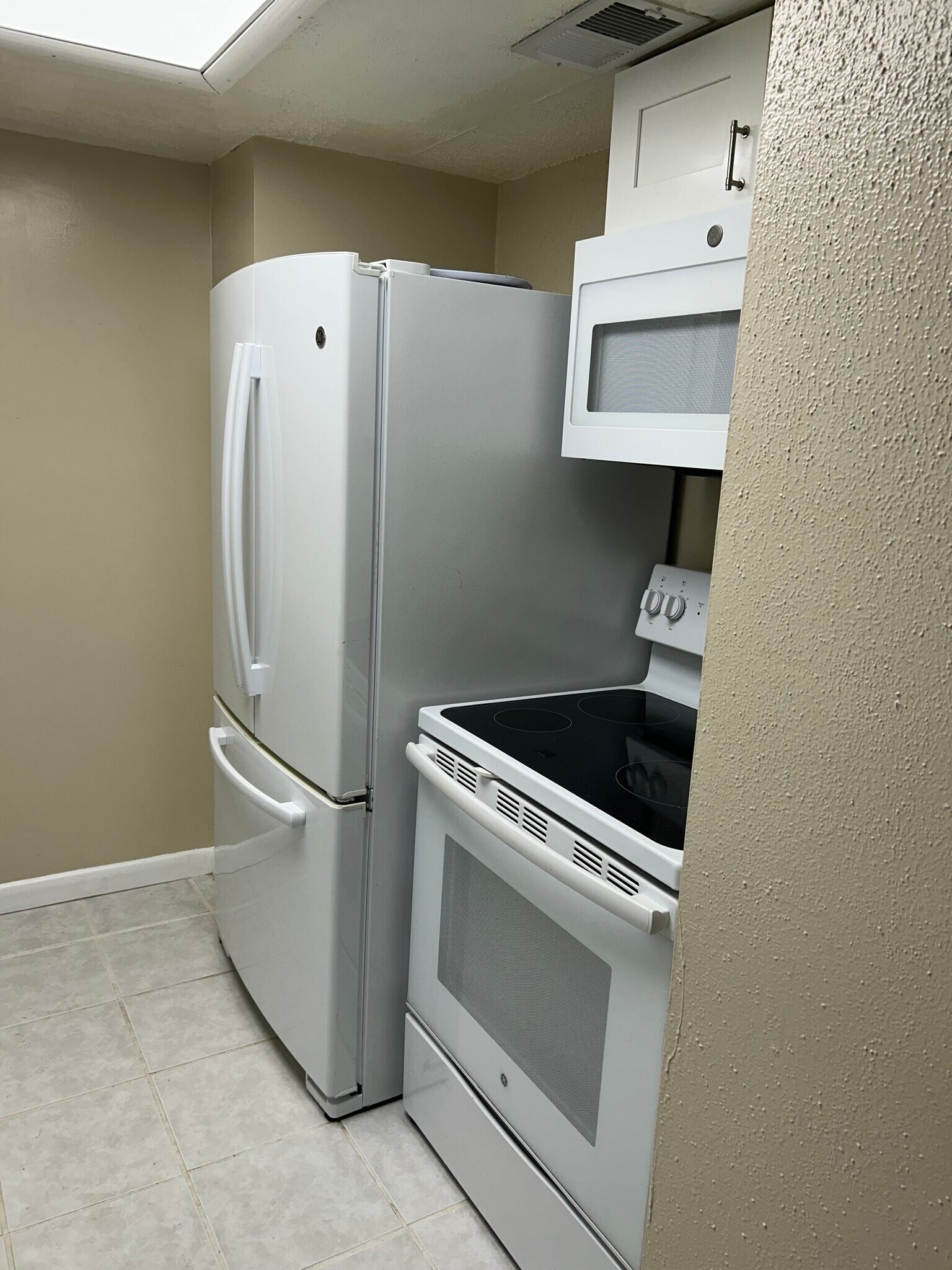 Building Photo - 8921 Blind Pass Rd