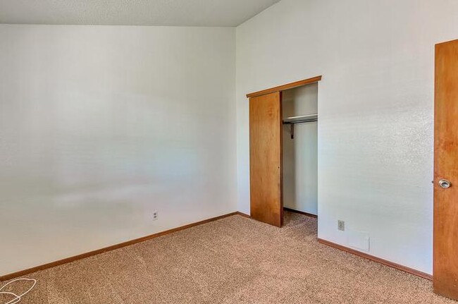 Building Photo - 4886 Maureen Cir