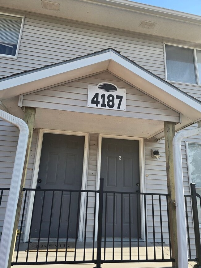 Building Photo - Remodeled Studio Apartment