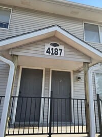Building Photo - Remodeled Studio Apartment
