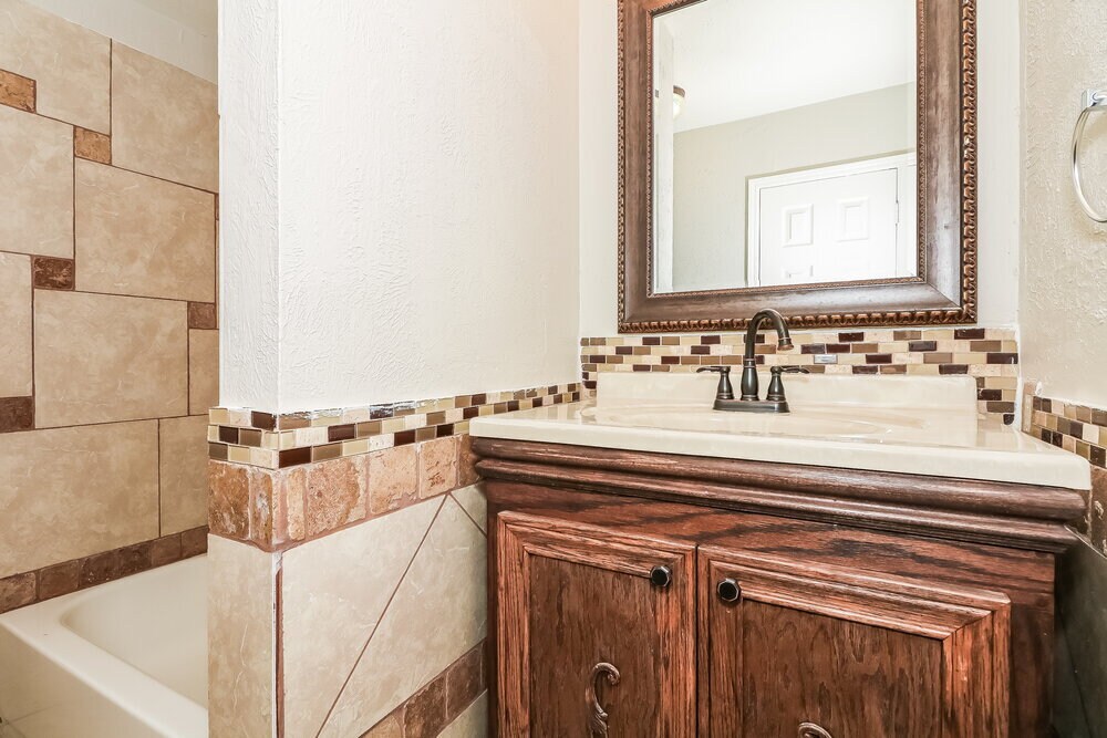 Building Photo - 7529 Ashwood Cir