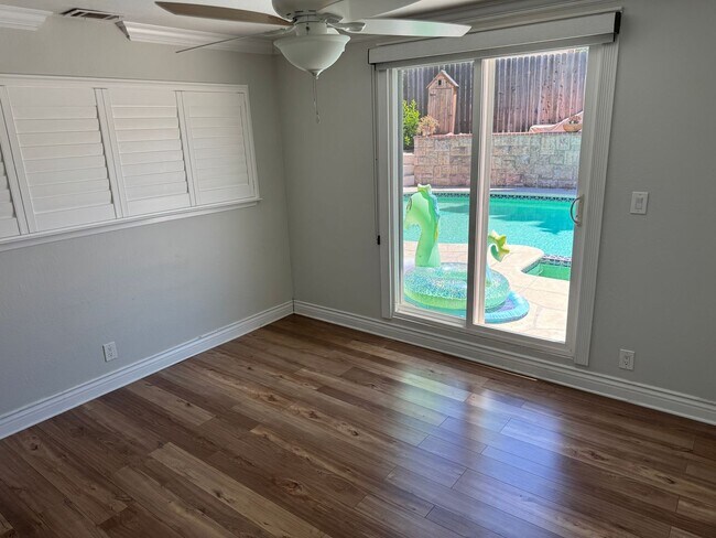 Building Photo - Meticulously Maintained Single-Story Home with Private Pool in Canterbury Village!