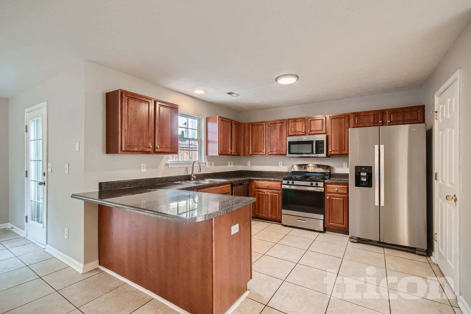 Building Photo - 5005 Eagle Creek Dr