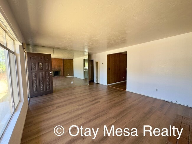 Building Photo - Charming 3-Bedroom Home with Expansive Outdoor Space