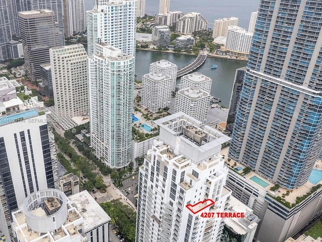 Building Photo - 1060 Brickell Ave
