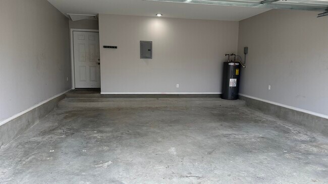 Building Photo - 3704 Octavia Dr