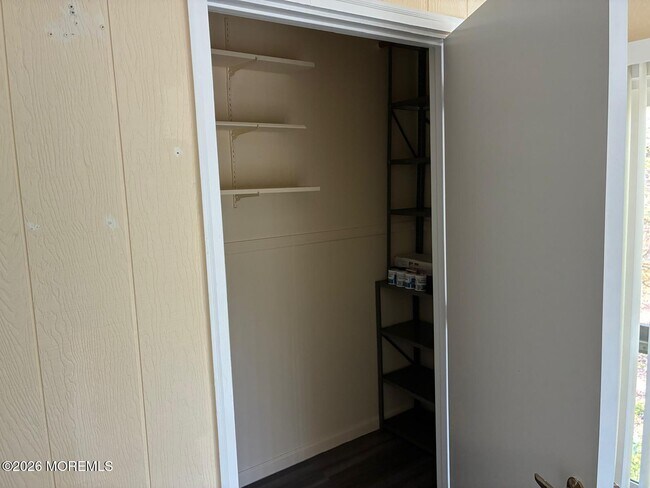 Building Photo - 131 Amberly Dr
