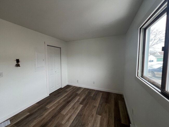 Building Photo - 915 Genrich St