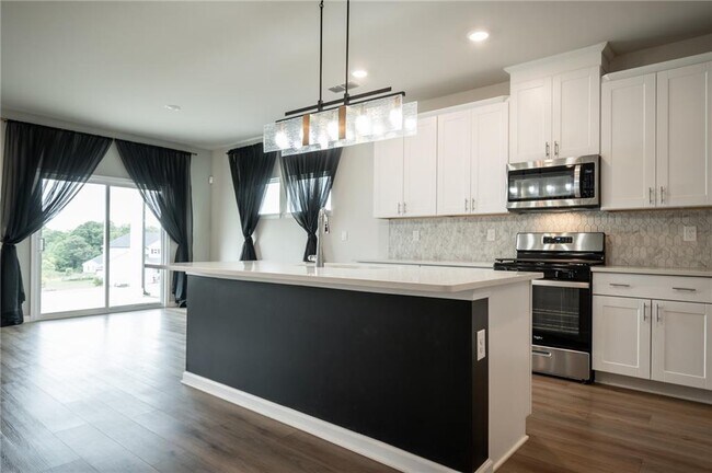 Building Photo - 13 Westerly Sta