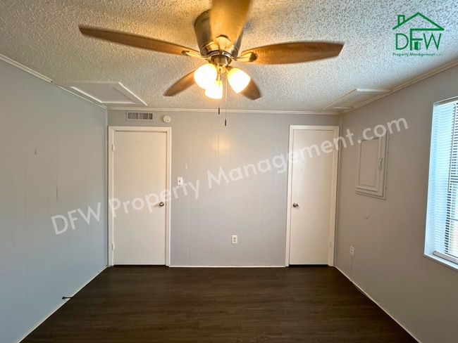 Building Photo - 1603 Voirin Rd