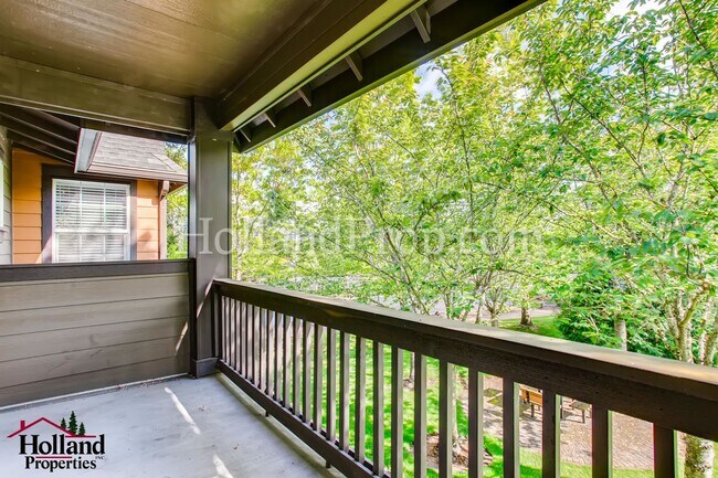 Building Photo - 977 NE 73rd Ave