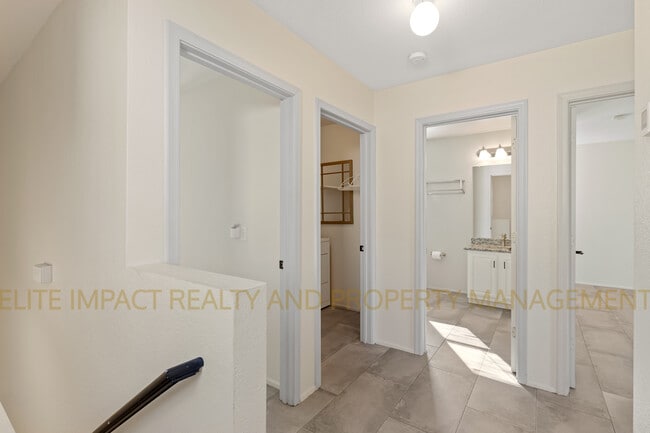 Building Photo - 3505 N Sierra Springs Dr