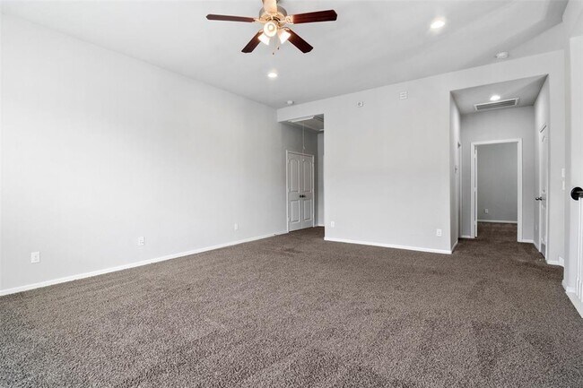 Building Photo - 4926 Thunder Creek Ln