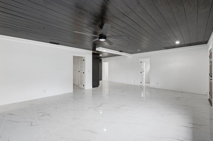 Building Photo - 2529 Rainbow Dr