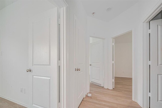 Building Photo - 18439 Summit Ranch Dr