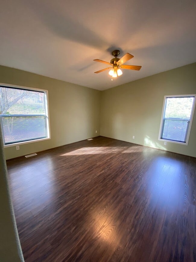 Building Photo - 3 Bedroom 2 bath Home in White Salmon