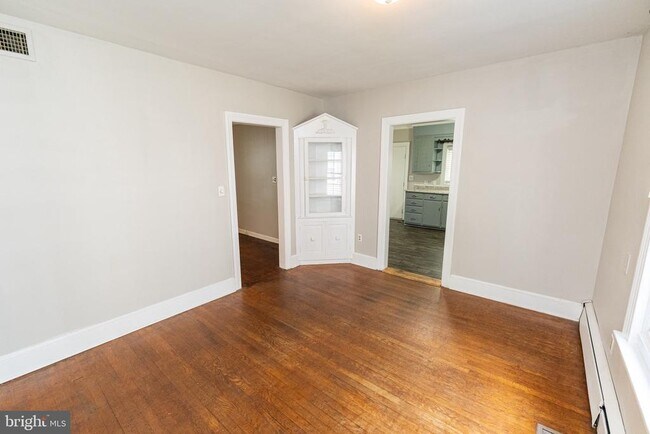 Building Photo - 1109 N Division St