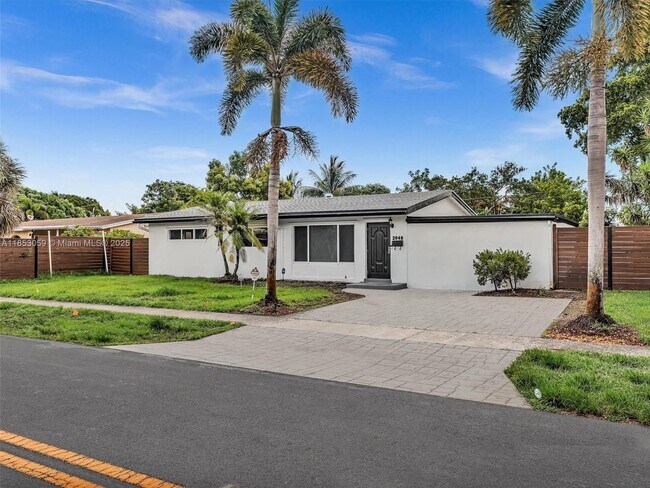 Building Photo - 2048 SW 37th Ave