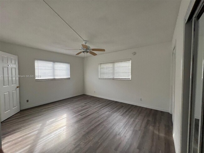 Building Photo - 501 NE 14th Ave