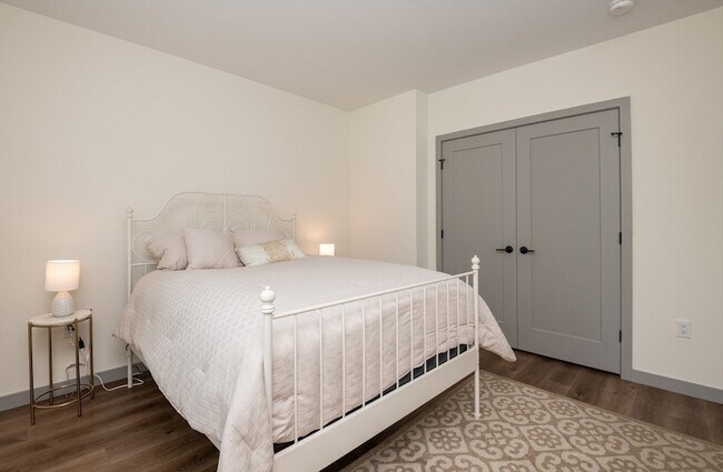 Building Photo - 203 Lowell St