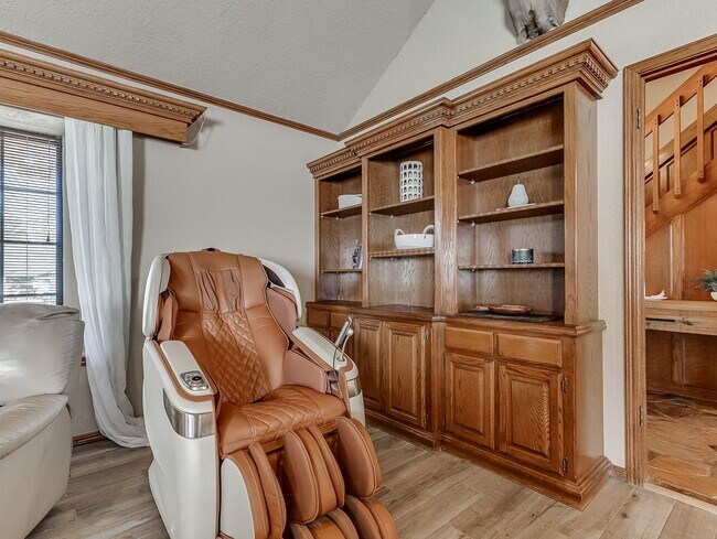 Building Photo - Fully Furnished Short Term Rental
