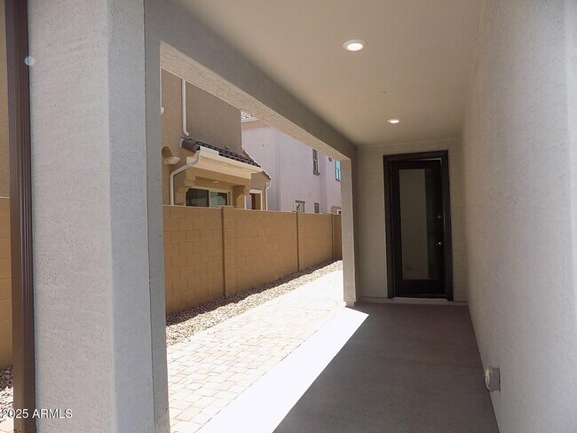 Building Photo - 1159 E Sabino Dr