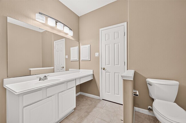 Building Photo - 3223 Legends Creek Dr