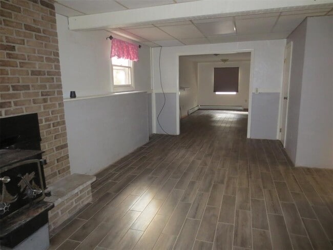 Building Photo - 823 Jennifer Ln